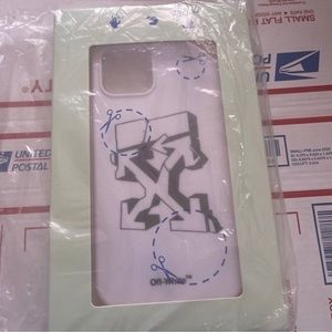 Off-White Mens Arrow iPhone 12 Pro 
Brand new in box